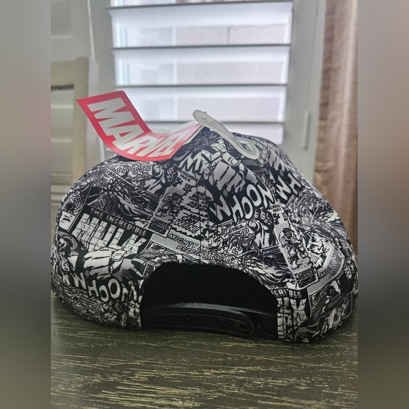 Marvel Black and White Snapback Cap - Picture 2 of 5